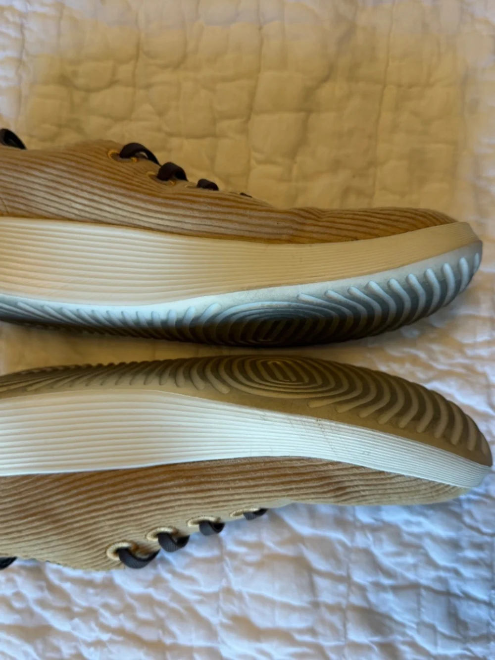 ALLBIRDS Runner Go Corduroy Sneakers Men’s 9.5 Tan